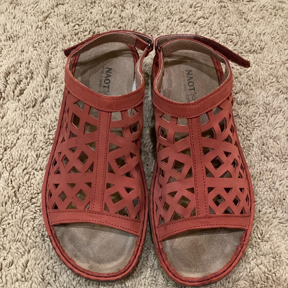 NWOT Naot Amadora Sandals in Red Brick Nubuck